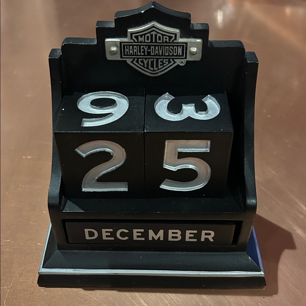 Harley-Davidson Black and Silver Desk Calendar